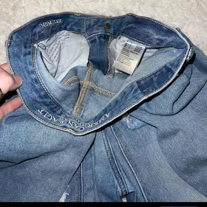 American Eagle size 4 Mom Jean with Distressing thumbnail 5
