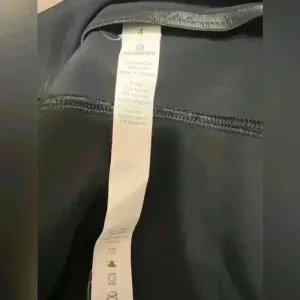 Lululemon $148‎ Black Work Slacks Pants Zipper Button Nylon Xtra Life Business thumbnail 2