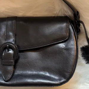Kenneth Cole New York Sleek Black Leather Shoulder Bag thumbnail 10