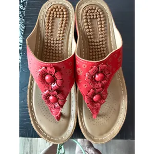 Earth Origins Cetana Red Leather Floral Thong Sandals Size 41 Massage Footbed thumbnail 3
