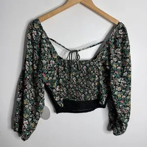 NWT Black Smocked Crop Top Floral Puff Sleeve Tie‎ Back Boho Romantic Medium thumbnail 2