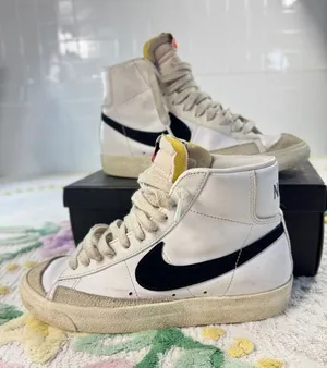 Nike Blazer Mid‎ 77 Vintage White Black Sneakers CZ1055-100 Womens 7.5 thumbnail 1