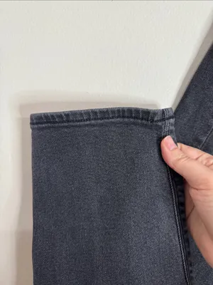 American Eagle Outfitters Washed Black High-Rise Stretch Curvy Mom Jean size 4 thumbnail 9