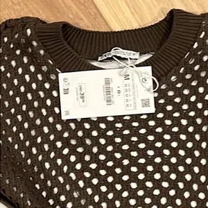 Zara new with tags size‎ medium top with crochet overlay thumbnail 3