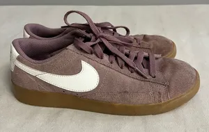 🔥 Nike SB Check Solarsoft Sneakers – Mauve/White Gum Sole (Women’s Size 8.5) thumbnail 1