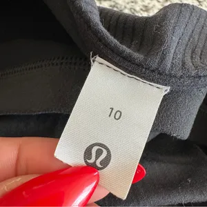 LULULEMON Ribbed Nulu Asymmetrical Yoga Tank Top in Black Sz. 10 thumbnail 11