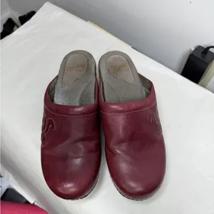 DANSKO LEATHER MULE CLOGS WINE EMBOSSED SZ 39 thumbnail 5