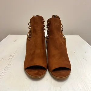 Women's Bamboo Brown Tan Suede‎ Zipper Back Lace Sides Peep Toe Heels Size 9 thumbnail 3