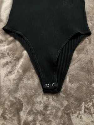 Forever 21 Bodysuit Women’s Size S Black Ribbed Scoop Neckline Short Cap Sleeve thumbnail 4