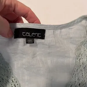 NWT talent size 1X light green puff sleeve lace detail elastic waist crop top thumbnail 3