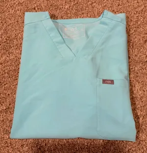 FIGS Men’s Chisec Scrub Top thumbnail 4
