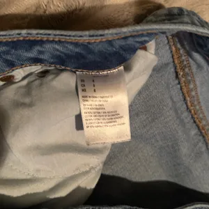 American Eagle Low Rise Denim Maxi Skirt Medium Wash Frayed Hem Size 8 thumbnail 4