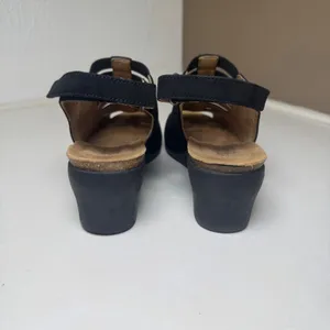 Comfortiva Women‎ Black Leather Wedge Sandals Pillowtop Memory Foam CT0026101 9M thumbnail 5