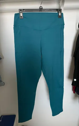 PINK Victoria’s Secret Ultimate Leggings thumbnail 1