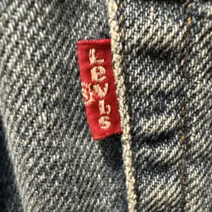Women’s Levi’s High-Waisted Taper Jeans Medium Wash Mom Jean Size 30 thumbnail 4