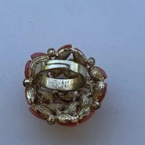 Vintage Gold Tone Coral Pink Peach Lucite Cabochon Ring stones Women’s Sz 8” thumbnail 7