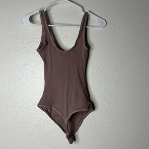 SKIMS Cotton Rib Bodysuit Mauve Brown Scoop Neck Sleeveless Thong Back Medium thumbnail 4