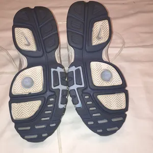 Women’s Nike Air Sneakers-Size 7 thumbnail 5