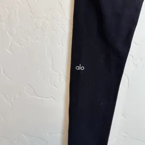 Alo Yoga | Athletic Mid Rise Athletic Leggings in Black thumbnail 3
