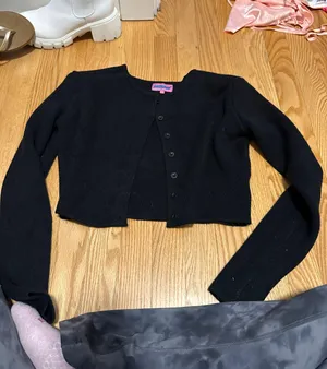 Sweater thumbnail 1