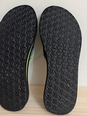 Teva women’s black/green flip flops size 6 thumbnail 7