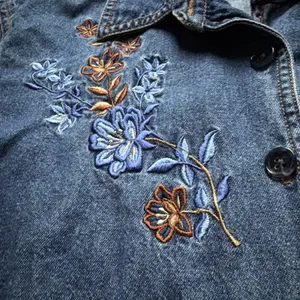 Coldwater Creek Floral Embroidered Denim Button Up Shirt Women’s 12 P thumbnail 2
