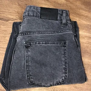 Zara size 4 grey black raw hem high rise jeans thumbnail 2