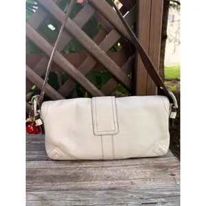 Coach Soho White Leather Buckle Flap Shoulder Bag 8A05 Y2K Baguette With Charm thumbnail 4