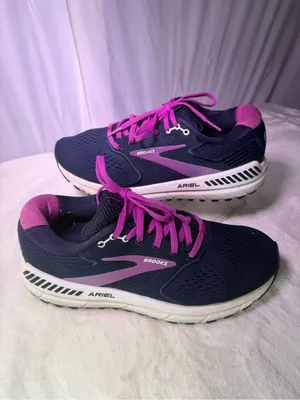 Brooks Ariel Women's Running Shoe - Navy with Pink Accents thumbnail 2