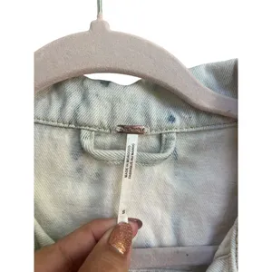 Free People Distressed Bleached Denim Trucker Jacket Womens Size Small‎ thumbnail 4