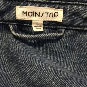 Main Strip Women’s Size Large Blue Button Down Denim Jacket v6x thumbnail 2