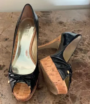 Guess Black patent leather peek a boo cork front bow pumps 7.5 Size thumbnail 1