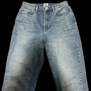 BDG Urban Outfitters High Rise Medium Wash Mom Jeans W27 thumbnail 7