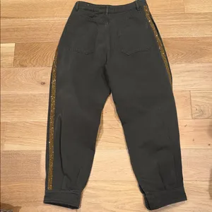 Zara green slouchy Cropped Pants with Gold running‎ down side 2 thumbnail 6