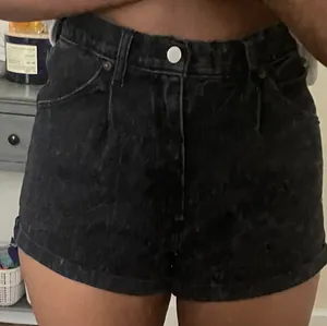 Annie High Rise Black Shorts thumbnail 1