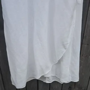 Wilfred White Wrap-Style Midi Skirt thumbnail 4