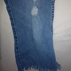 Hillbilly 10 Distressed Raw Hem Capris Jeans 10 thumbnail 2