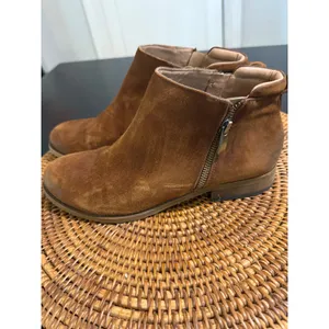 Franco Sarto Womens Brown Suede Ankle Boots Side Zip Low Stacked Heel Cognac thumbnail 2