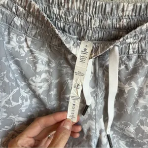 Lululemon Gray Floral Run Short thumbnail 5