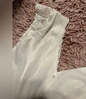 White blouse Size M thumbnail 2