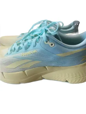 NWOT Ladies Reeboks thumbnail 2