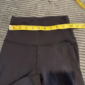 Lululemon Athletica Black Leggings Size 2 25 inch inseam Stretch Comfort Yoga thumbnail 5