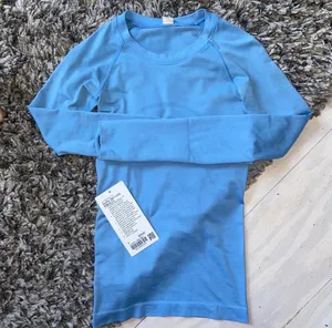 Lululemon Swiftly Tech Long Sleeve thumbnail 1