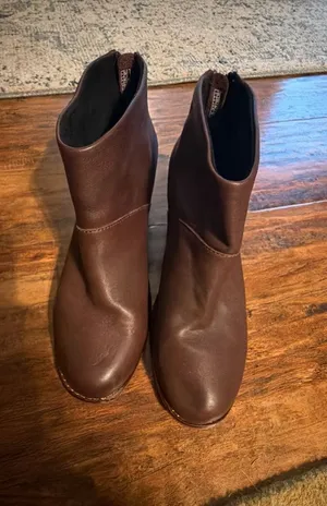 TOMS Carpe Diem Brown Leather Ankle Booties with Tassel Back Zipper thumbnail 1