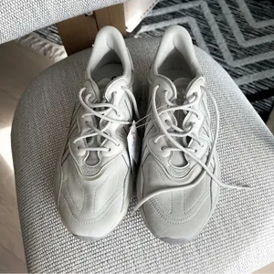NWT Adidas Ozweego Low-Top Sneakers in Gray thumbnail 4