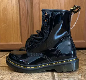 NWOT Dr. Martens 1460 Patent Leather Lace Up Boots sz 4M/5W thumbnail 1