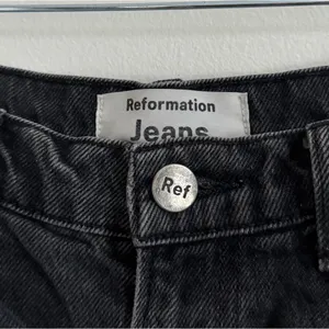 Reformation Isabelle Pleated Short Size 25 Black Denim High Waisted Jean thumbnail 4