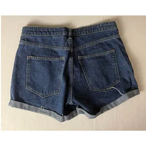 Stylish Women's Shorts Size 6 - Pre-Owned & Excellent thumbnail 3