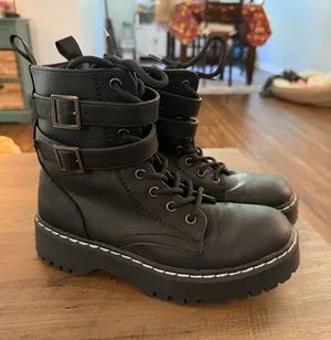 Combat Boots Black Size 7 thumbnail 1