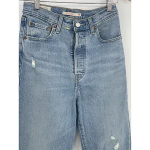 Levi's Women's‎ Ribcage Straight Ankle Premium Jeans Button Fly Size 26 Q0019 thumbnail 2